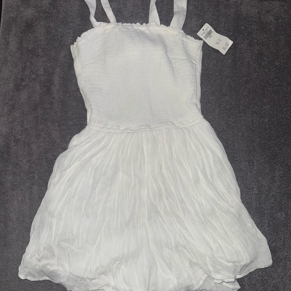 Hollister White